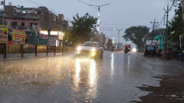 Punjab Weather: पंजाब में बदला मौसम, आज और कल भारी वर्षा का ऑरेंज अलर्ट
