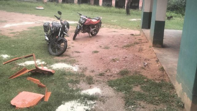 हजारीबाग में हाथियों का तांडव, स्कूल में घुसे, एमडीएम राशन खाया और स्कॉर्पियो तोड़ी
