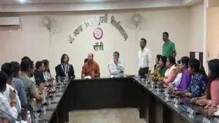 छात्र संघों के अमर्यादित व अशोभनीय व्यवहार का शिक्षक व कर्मचारियों ने किया विरोध।