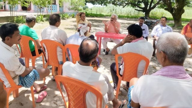 Bihar News : बंदर-भालू से फसल बचाने का नया फॉर्मूला, चीनी मिल ने किसानों को दिया नीम शेक
