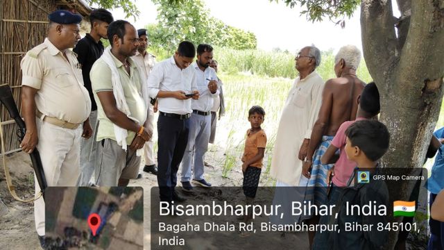 बिहार में दाखिल खारिज का नया नियम लागू, बगहा में म्यूटेशन से पहले मौके पर पहुंचे अधिकारी