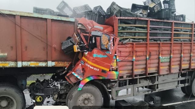 धनबाद में भीषण सड़क हादसा: 3 वाहनों की टक्कर में 2 की मौत, हाईवे पर अफरा-तफरी
