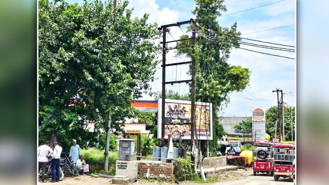 18 घंटे का शटडाउन, फिर भी काम 'ZERO': संभल के चंदौसी चौराहे पर बिजली विभाग का बड़ा कारनामा!
