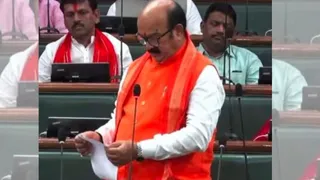 सदन में बोलते विधायक डॉ. मुरारी मोहन झा।