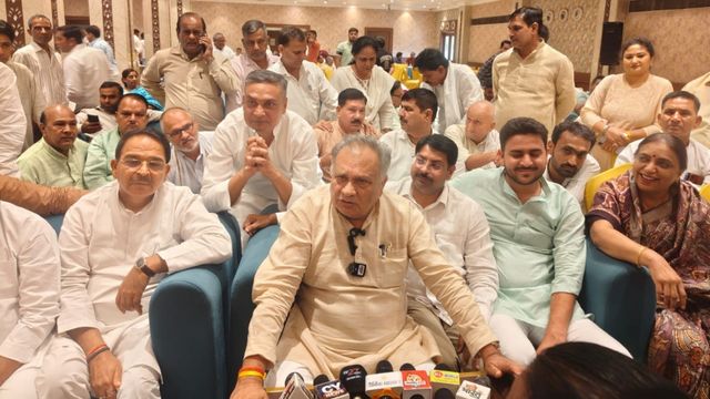 यूपी विधानसभा चुनाव में सभी 403 सीटों पर NDA के साथ मैदान में उतरेगी रालोद, त्रिलोक त्यागी का बड़ा दावा
