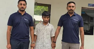 कानपुर के होटल से सूरत पुलिस द्वारा गिरफ्तार किया गया साइबर ठग रोहित। सूरत पुलिस