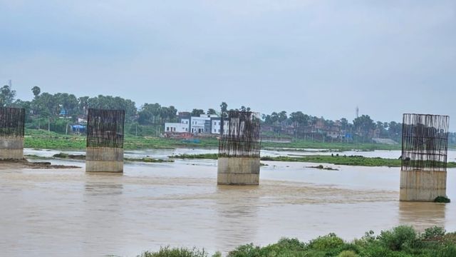 बारिश ने बढ़ाई लखीसराय और किऊल की दूरी, नदी में पानी आते ही टूटा संपर्क; 50 हजार लोग प्रभावित
