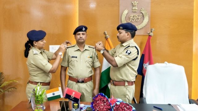 16 साल की कठोर मेहनत का इनाम: जब कंधे पर सजा 'स्टार' तो छलक उठी खुशी, मधुबनी में 31 सिपाही बने ASI