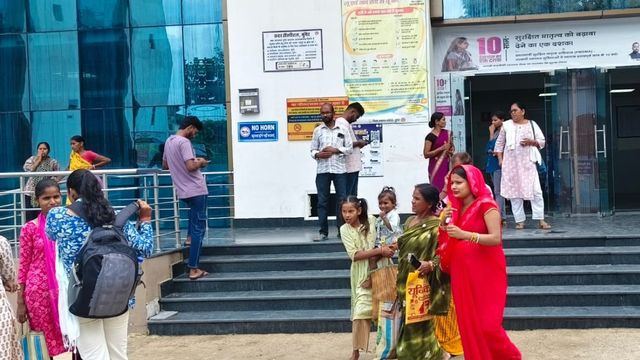 मुंगेर में डॉक्टरों का जबरदस्त विरोध प्रदर्शन : अरवल में CS से मारपीट के खिलाफ OPD ठप, पर्ची कटाकर भटक रहे मरीज
