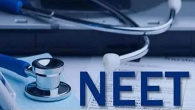 NEET पेपर लीक पर जम्मू में बढ़ी सियासी तपिश, आमने-सामने आए भाजपा और कांग्रेस; जमकर नारेबाजी और प्रदर्शन
