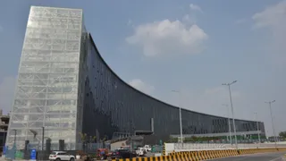 लापरवाही पर नोएडा अथॉरिटी ने की कार्रवाई। फोटो: आर्काइव