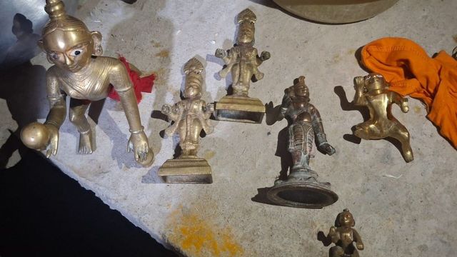 समस्तीपुर में चकोटी मठ की पौराणिक मूर्ति समेत छह प्राचीन मूर्तियां बरामद, तीन चोर गिरफ्तार
