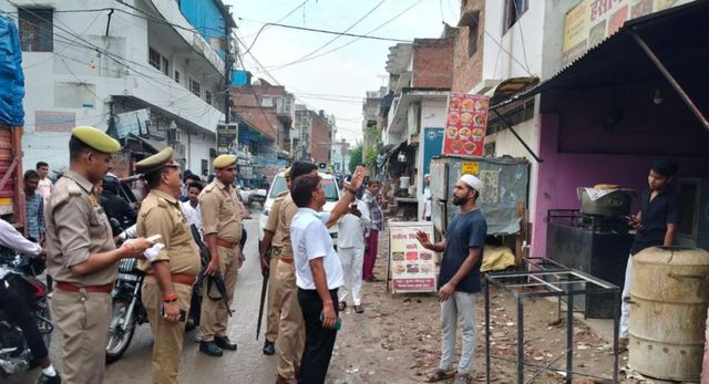 सीतापुर में सावन को लेकर पुलिस-प्रशासन अलर्ट, मीट की दुकानें बंद करने के निर्देश; CCTV से होगी निगरानी
