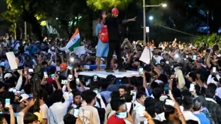 बुधवार रात दिल्ली के टालस्टाय मार्ग पर अराजक तत्वों ने पत्थरबाजी की। फाइल फोटो