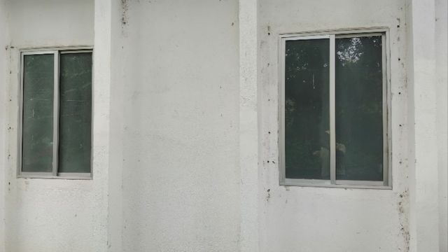 गोड्डा में 50 बेड वाले अस्पताल की 11 खिड़कियों के ग्रिल उखाड़ ले गए चोर, जल्द मिलने वाला था हैंडओवर
