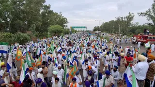 शंभू बॉर्डर बंद रहा तो बढ़ी लोगों की मुश्किलें (जागरण फोटो)