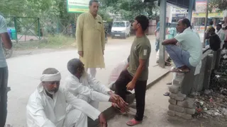मृतक के गमगीन परिजन। जागरण