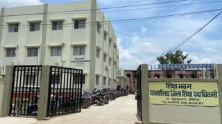 हाजिरी बनाकर गायब रहने वाले शिक्षकों पर शिकंजा,अब रोज होगी निगरानी