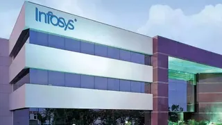 इन्फोसिस का Q1 मुनाफा सालाना 12% बढ़ा, तिमाही में गिरावट।