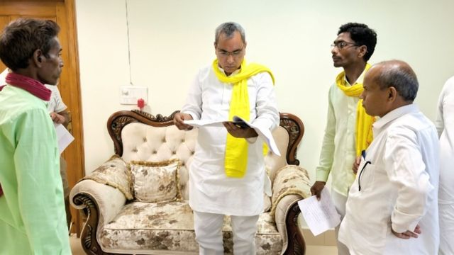 'सफाई कर्मियों की भर्ती में गड़बड़ी, ओपी राजभर बोले- डांट लगाते हैं तो मंत्रियों का आ जाता फोन