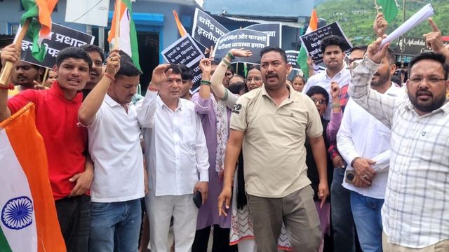 नीट पेपर लीक के विरोध में चमोली में फूटा आक्रोश, केंद्रीय शिक्षा मंत्री के इस्तीफे की मांग
