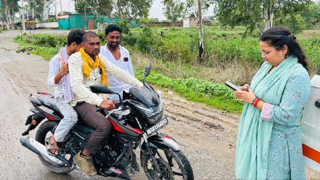 सोनभद्र में सड़क सुरक्षा नियम तोड़ने वालों पर परिवहन विभाग की कार्रवाई, 51 वाहनों का चालान
