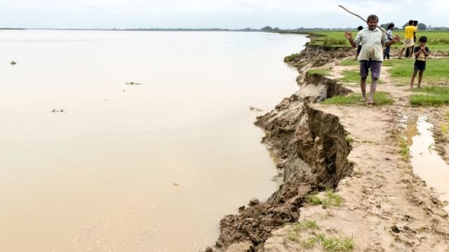 अंबेडकरनगर के टांडा और आलापुर में बढ़ी चिंता, सरयू का जलस्तर स्थिर होने के बाद कटान तेज
