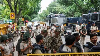 हिंसक हो रहे प्रदर्शन के चलते छावनी में तब्दील हो चुकी है मध्य दिल्ली।
