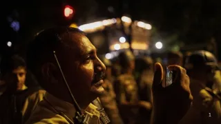 दिल्ली पुलिस जंतर-मंतर पर चल रहे विरोध प्रदर्शनों की निगरानी के लिए मेटा रे-बैन एआई स्मार्ट चश्मों का उपयोग कर रही है।