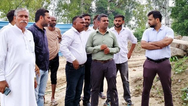 गन्नौर अंडरपास निर्माण में बिजली लाइन की बाधा, दिल्ली से पहुंचे रेलवे अधिकारी