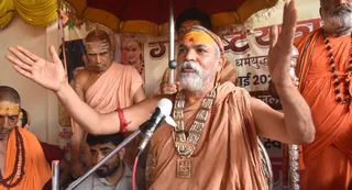 रामजानकी नगर स्थित मधुबन लान में पत्रकारों को संबोधित करते अविमुक्तेश्वरानंद सरस्वती महाराज। जागरण