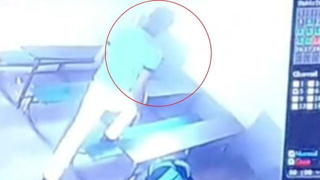 यूपी में स्कूल की तीसरी मंजिल से कूदकर 8वीं के छात्र ने की आत्महत्या, CCTV में कैद हुई पूरी घटना
