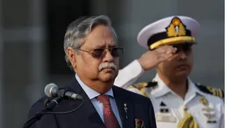 राष्ट्रपति मोहम्मद शहाबुद्दीन ने अपने पद से इस्तीफा दिया।