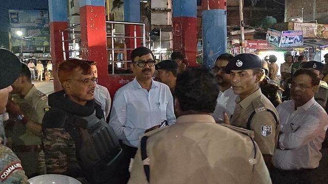 जमुई: प्रदर्शन के बाद छात्रों का हंगामा, सांसद-मंत्री के पोस्टर फाड़े, पुलिस बैरिकेडिंग तोड़ी, 8 उपद्रवी गिरफ्तार
