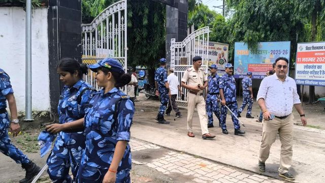 कटिहार में बवाल के बाद DM ऑफिस की सुरक्षा बढ़ी, 22 उपद्रवी गिरफ्तार; 72 संदिग्धों की तस्वीर जारी
