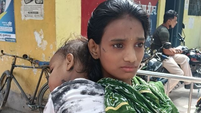 मुजफ्फरपुर में नाक में मोती फंसने से तड़पता रहा 2 साल का मासूम, 2 दिन भटकने के बाद मिला इलाज का आश्वासन
