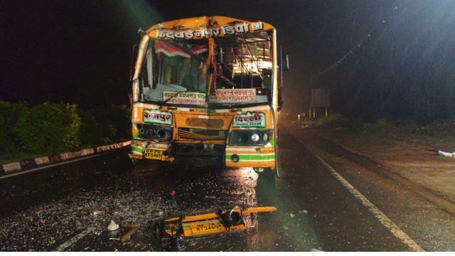 मैनपुरी में बड़ा हादसा, आगे चल रहे ट्रक से टकराई दिल्ली से कानपुर जा रही बस; ड्राइवर सहित आठ सवारियां घायल
