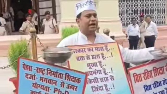 'भूखा हूं... अधनंगा हूं...' MLC वंशीधर ब्रजवासी का अनोखा विरोध, भिखारी बन हाथ में कटोरा-थाली लेकर विधान परिषद पहुंचे

