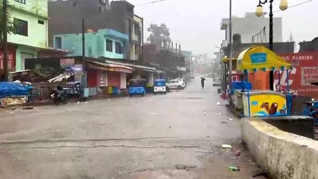 जम्मू-कश्मीर में लगातार हो रही बारिश के कारण शिवखोड़ी यात्रा स्थगित, रनसू बाजार में पसरा सन्नाटा
