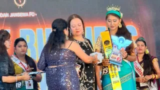 सहरसा की ग्लैमरस बेटी का बड़ा धमाल, 18 की उम्र में सोना झा के सिर सजा मिस छत्तीसगढ़ का ताज, हर तरफ चर्चा