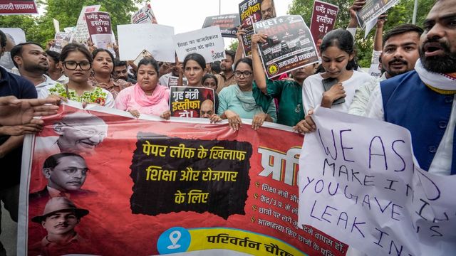 पेपर लीक से राजनीति तक... 26 दिनों में कैसे बदला जंतर-मंतर का छात्र आंदोलन