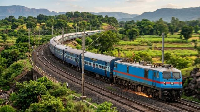 यात्री ध्यान दें! नॉन-इंटरलॉकिंग से रांची रेल मंडल की कई ट्रेनें आज रहेंगी रद, क्रिया योगा एक्सप्रेस का बदला स्टेशन