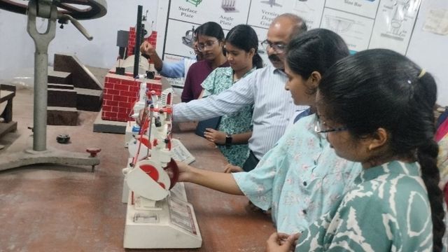 उत्तर प्रदेश पालीटेक्निक प्रवेश में बदला छात्राओं का रुझान, अब मैकेनिकल ट्रेड बनी उनकी पहली पसंद