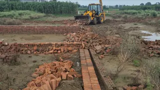 जीडीए का बुलडोजर एक्शन।
