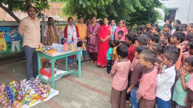 गाजीपुर में स्वयं सहायता समूह के माध्यम से विद्यालय में खुली प्रेरणा कैंटीन, बच्चों को नहीं जाना पड़ेगा बाहर
