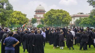 सुप्रीम कोर्ट के वकीलों ने छात्रों के साथ एकजुटता दिखाई (फोटो- पीटीआई)
