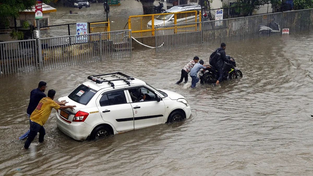 गुजरात में मानसून का महा-तांडव, वलसाड, नवसारी, सूरत और तापी जलमग्न, 1200 लोगों का रेस्क्यू