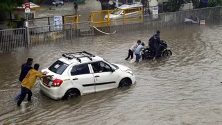गुजरात में भारी बारिश, वलसाड, नवसारी, सूरत और तापी के कई इलाके जलमग्न (फोटो- एएनआई)