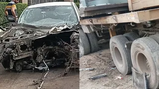 क्षतिग्रस्त कार व ट्राला।