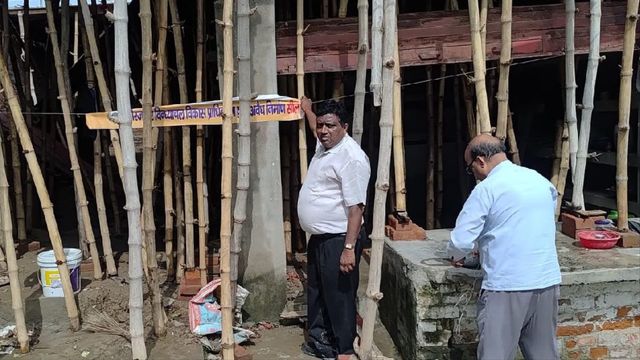 मीरजापुर में बिना प्राधिकरण से नक्शा पास कराए ही बना रहे भवन, प्रशासन ने कई मकानों को किया सील
